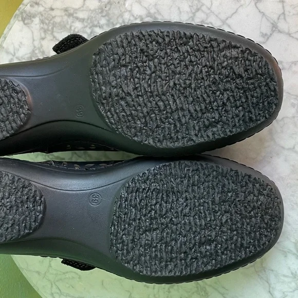 Spring Step Black Mary Janes - Picture 5 of 6